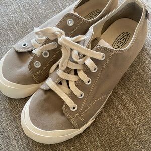 Keen Woman’s Tan Canvas Sneakers